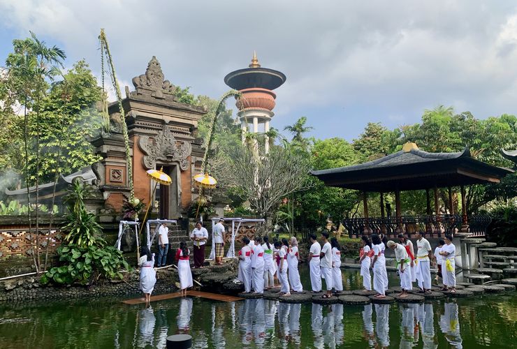 BERITA FOTO: Ritual Melukat Bali di Taman Mini Indonesia Indah Jakarta