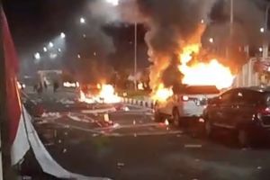 Ricuh akibat Kekalahan Persipura Meluas ke Luar Stadion, 2 Mobil Dibakar
