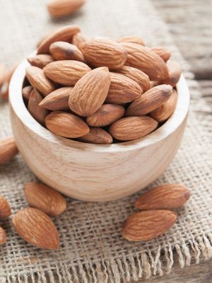 Ilustrasi kacang almond