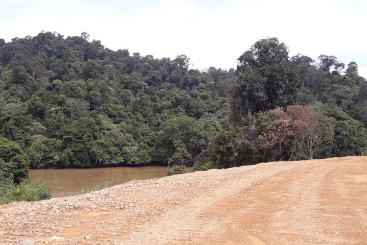 Kondisi jalan perbatasan Indonesia-Malaysia di Kalimantan Utara.