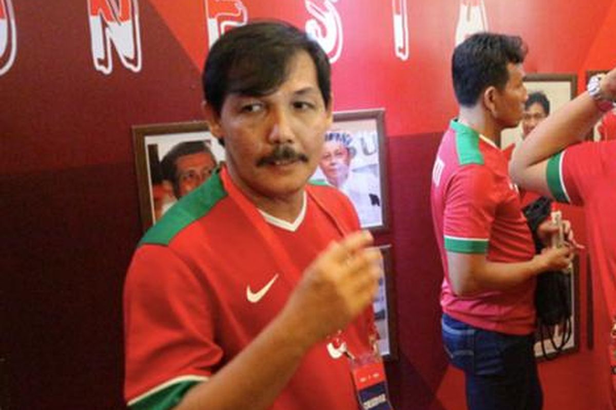 Dua legenda timnas Indonesia, Ricky Yacobi (kiri) dan Sudirman, hadir di Kongres PSSI, Minggu (8/1/2017). 