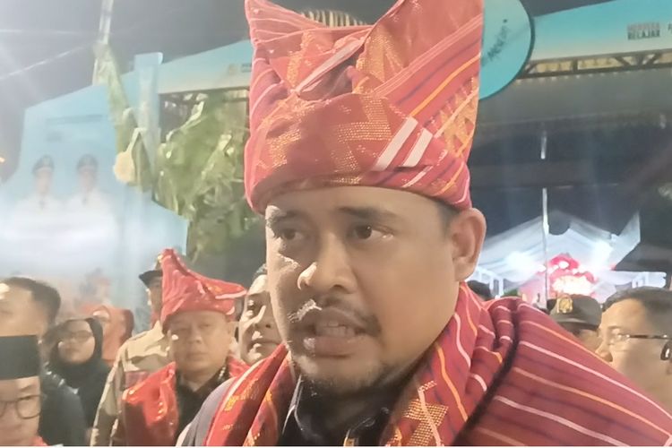 Walikota Medan Bobby Nasution saat diwawancarai di Lapangan Benteng Medan, Sabtu (27/7/2024).