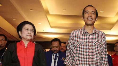 Jokowi dan Megawati Saling Memunggungi