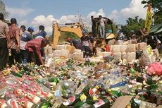 Ribuan Botol Miras yang Disita Jelang Pilpres Dimusnahkan