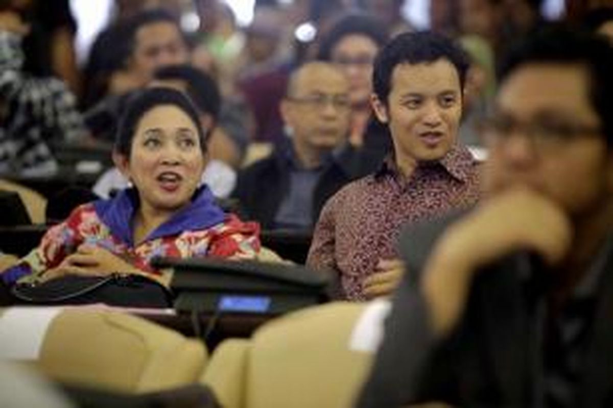 Anggota baru DPR-RI dari Fraksi Golkar Titiek Soeharto dan Moreno Soeprapto dari Fraksi Gerindra hadir dalam geladi resik Sidang Paripurna MPR RI Awal Masa Jabatan Periode 2014-2019 di Gedung MPR/DPR, Jakarta, Selasa (30/9/2014).