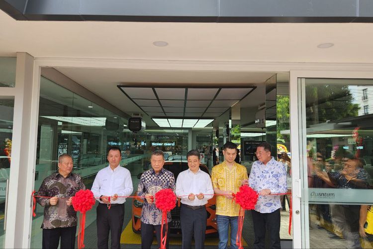 Solar Gard Indonesia membuka outlet Paint Protection Film (PPF) di Lebak Bulus Jakarta Selatan.