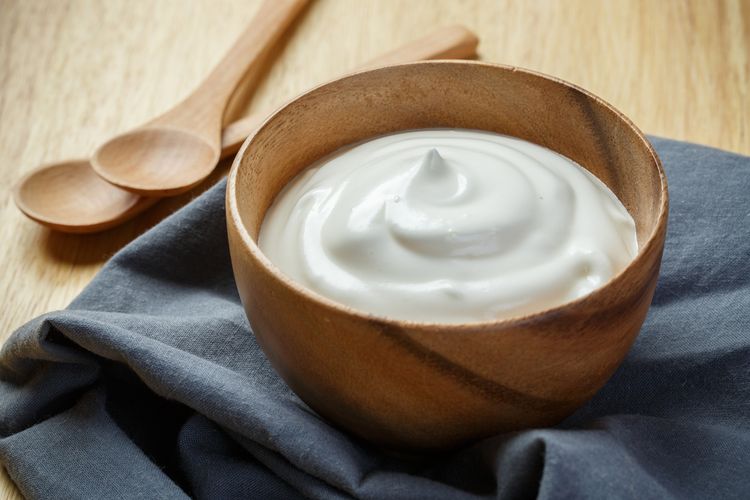 Probiotik seperti yogurt dan kefir juga mungkin dapat membantu dalam beberapa kasus sebagai makanan untuk diare. 