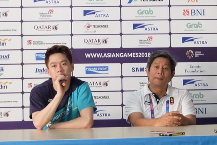 Dari kiri ke kanan: Kevin Sanjaya Sukamuljo, Herry Iman Pierngadi atau Herry IP, dan Marcus Fernaldi Gideon saat menghadiri konferensi pers Asian Games 2018. Terkini, hubungan antara Kevin Sanjaya dan Herry IP dikabarkan retak.