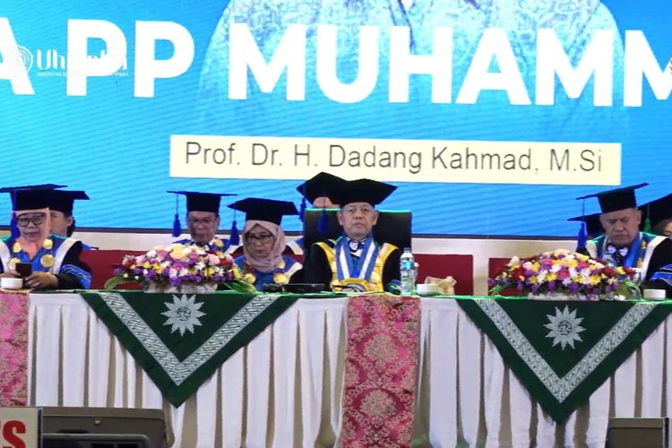 Uhamka mengadakan Sidang Terbuka Senat Uhamka dalam rangka Wisuda Magister, Sarjana, dan Ahli Madya tahun 2023 di Nusantara Hall ICE BSD, Tangerang, Banten, Sabtu (10/2/2023).