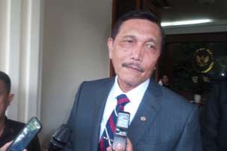 Menteri Koordinator Politik Hukum dan Keamanan Luhut Binsar Panjatan.