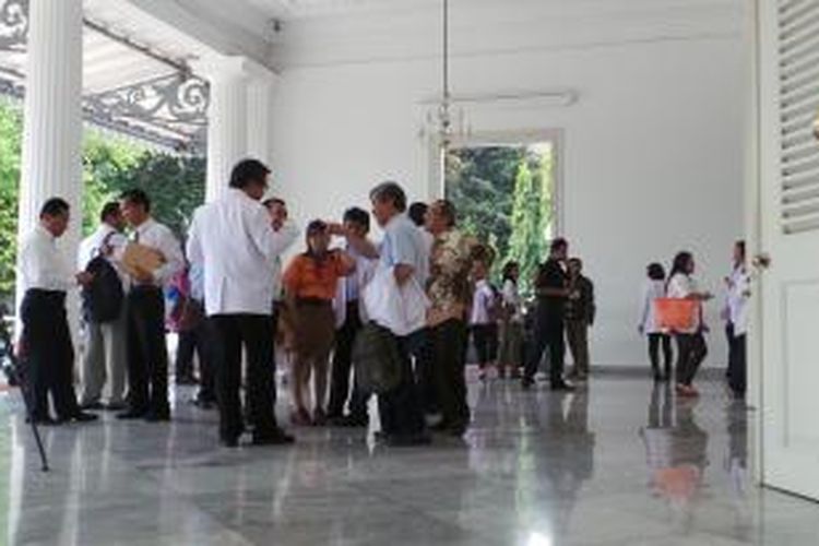 Puluhan dokter yang tergabung dalam Asosiasi Dokter Fungsional Indonesia (ADFI) menyambangi Balaikota Jakarta untuk mengeluhkan penerapan sistem Indonesia Case Based Groups (INA CBG's).
