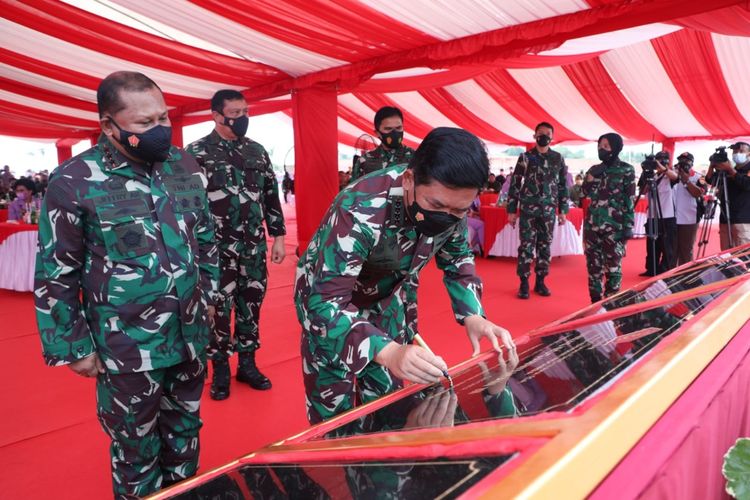 Panglima TNI Marsekal Hadi Tjahjanto meresmikan tiga Markas Komando Gabungan Wilayah Pertahanan (Kogabwilhan) dan Monumen Tri Matra di Tanjung Pinang, Kepulauan Riau, Selasa (12/10/2021).