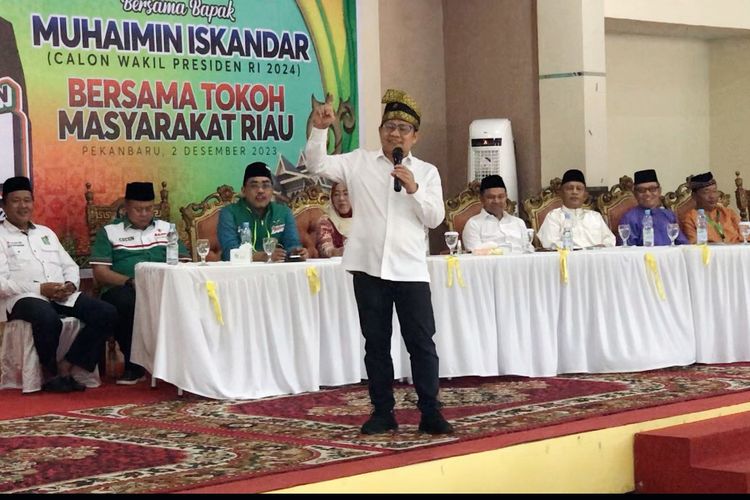 Cawapres nomor urut 1 Muhaimin Iskandar di Pekanbaru, Riau, Sabtu (2/12/2023). 