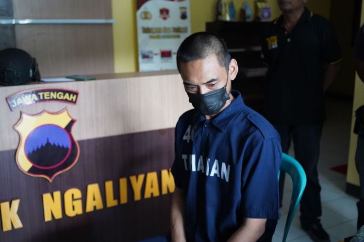 Pelaku saat ditahan di Polsek Ngaliyan, Kota Semarang, Jawa Tengah.