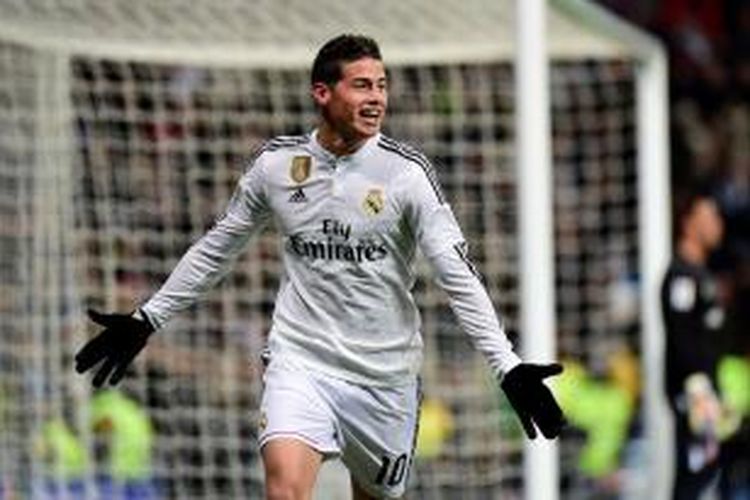 Gelandang Real Madrid, James Rodriguez, merayakan golnya seusai membobol gawang Sevilla, pada pertandingan lanjutan Primera Division, di Santiago Bernabeu, Rabu atau Kamis (5/2/2015) dini hari WIB. 