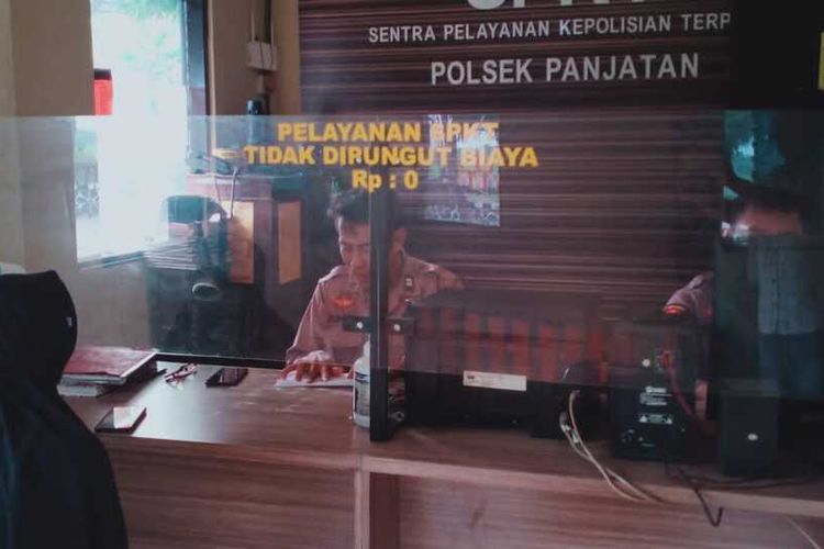 Seorang warga melapor ke Polsek Panjatan bahwa telah menjadi korban penganiayaan tetangga sendiri di  Kalurahan Bojong, Kapanewon  Panjatan, Kabupaten Kulon Progo, Daerah Istimewa Yogyakarta. Penganiayaan dilatari persoalan ayam tetangga yang masuk teras dan halaman rumah.
