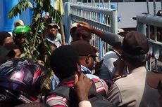 Demo Pencari Tenaga Kerja di DPR Papua Ricuh