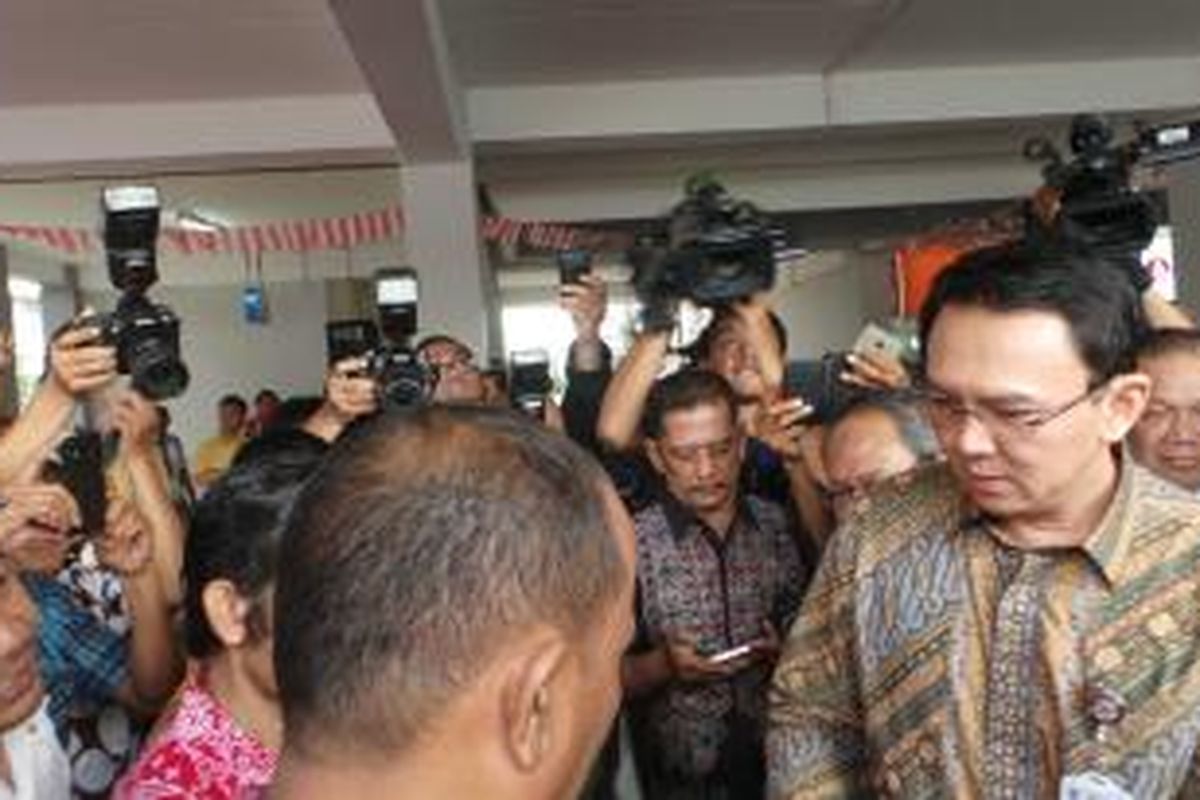 Wakil Gubernur DKI Jakarta Basuki Tjahaja Purnama ngamuk di Rusun Marunda, Jakarta Utara, Kamis (4/9/2014). Basuki kesal karena virtual account Bank DKI hanya seperti kartu hotel.