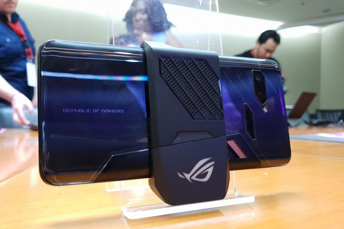 ASUS ROG Phone diperkenalkan 4 Juni 2018 dalam ajang Computex 2018 di Taipei. 