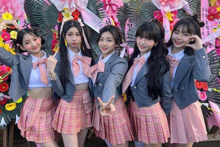 Girl group BUSTERS di tahun 2022 (ki-ka): Minji, Yunji, Jieun, Takara, dan Seira.