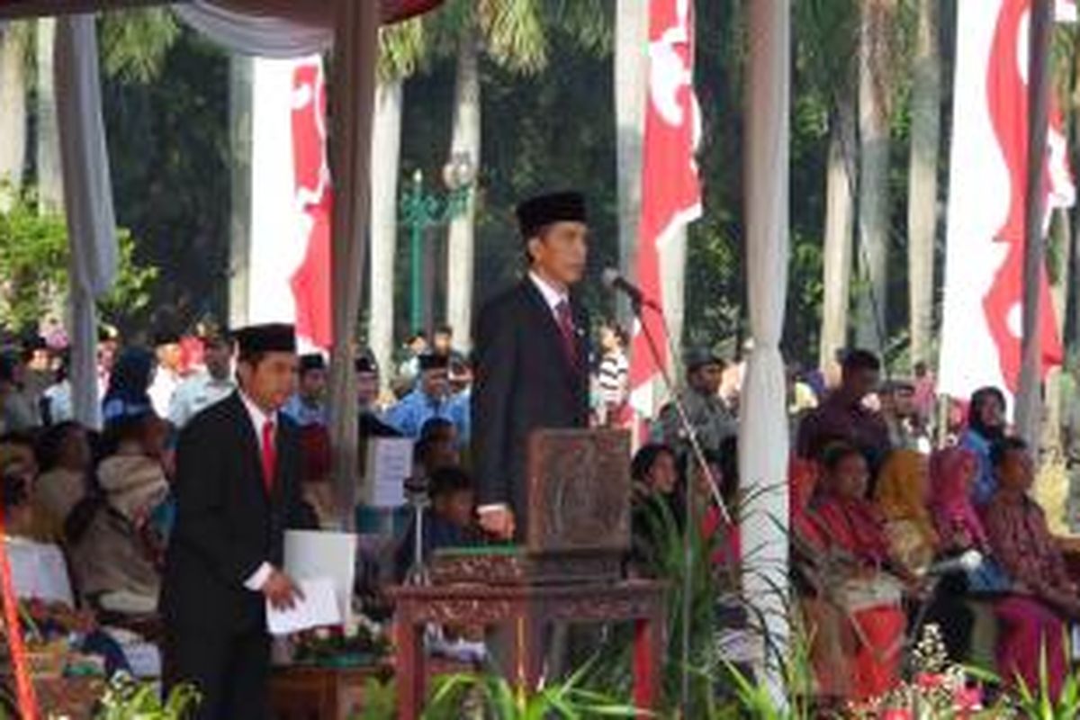 Gubernur DKI Jakarta Joko Widodo menjadi inspektur upacara peringatan HUT ke 69 NKRI di Monas, Minggu (17/8/2014).