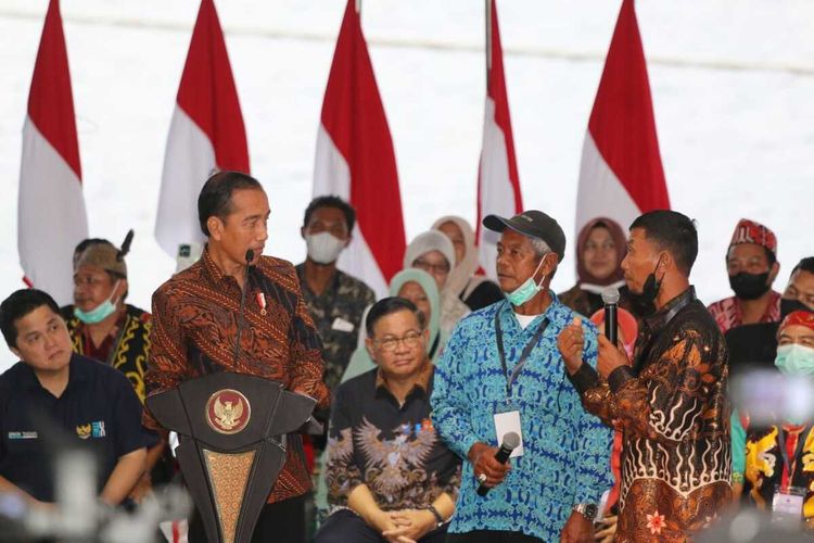 Foto Serahkan Sk Hutan Sosial Dan Hutan Adat Di Balikpapan Jokowi