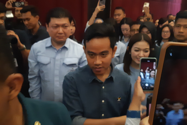 Calon wakil presiden nomor urut 2 Gibran Rakabuming Raka berkampanye dengan mengunjungi perusahaan tekstil PT Sri Rejeki Isman Tbk (Sritex) di Sukoharjo, Jawa Tengah, Selasa (23/1/2023).