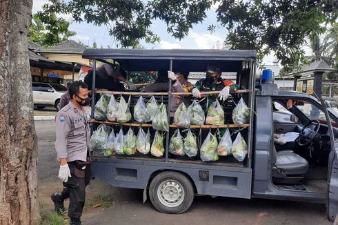 Polisi di Banyumas Bantu Warga Terdampak PPKM Darurat, Mobil Patroli Disulap Jadi Gerobak Sayur