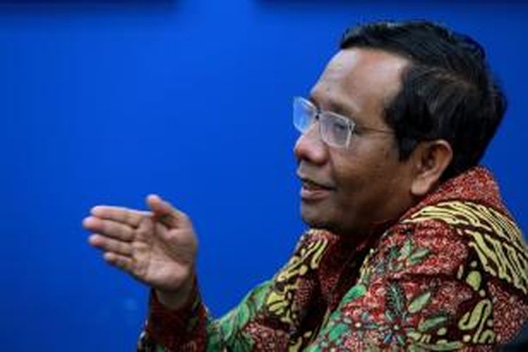 Mantan Ketua Mahkamah Konstitusi Republik Indonesia, Mahfud MD mengunjungi redaksi Kompas.com di Jakarta, Kamis (19/9/2013). Dalam kunjungan tersebut, Mahfud memaparkan gagasan kebangsaannya terkait dukungan untuk mencalonkan diri menjadi calon presiden pada pemilu 2014. 