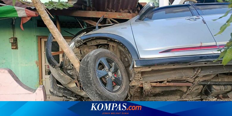 Kronologi Mobil Tabrak Teras Rumah Warga di Wonogiri, Polisi Sebut Sopir Ngantuk Saat Lintasi Jalan Datar - Vimarsana News