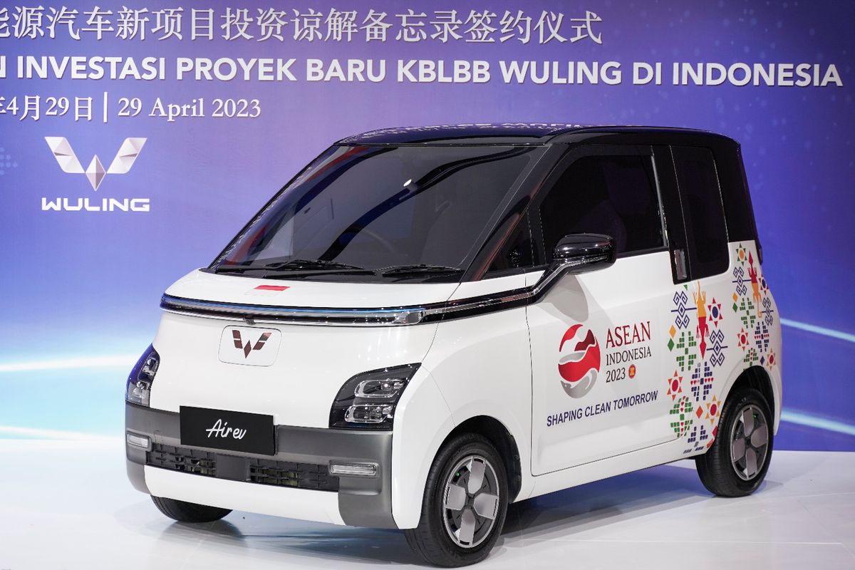 Puluhan unit Wuling Air ev akan mengemban tugas sebagai Official Car Partner KTT ASEAN 2023 yang akan mendukung mobilitas para delegasi mulai dari tanggal 9-11 Mei 2023.