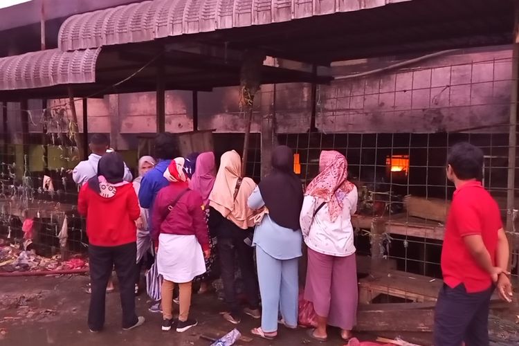 Kondisi pasca kebakaran di Pasar Leuwiliang, Kabupaten Bogor, Jawa Barat, Kamis (28/9/2023).