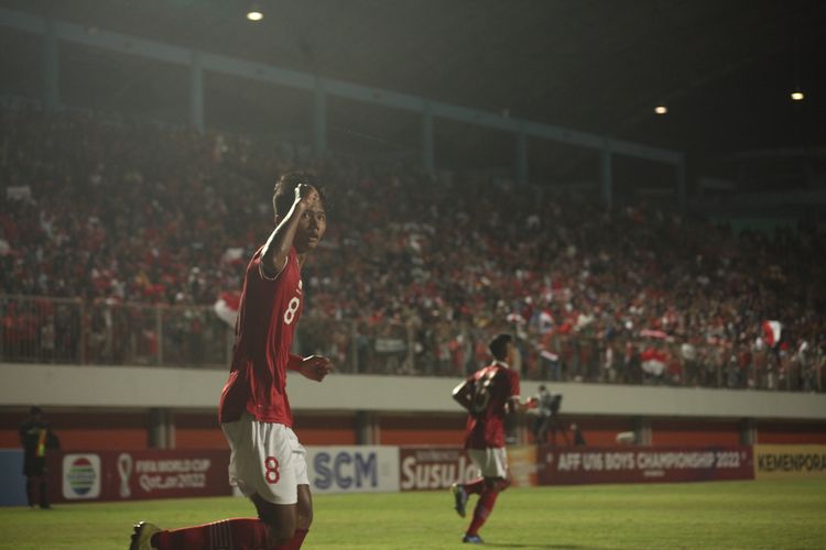 Selebrasi Arkhan Kaka Putra seusai mencetak gol dalam pertandingan timnas U16 Indonesia vs Vietnam pada laga penentuan juara Grup A Piala AFF U16 2-2022 di Stadion Maguwoharjo, Sleman, Yogyakarta, Sabtu (6/8/2022).