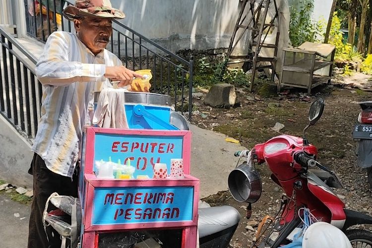 42 Tahun Jualan Es Tung Tung dari Harga Rp 25 hingga Rp 2.000, Kini Ili dan Yayah Jemput Impian Pergi Haji