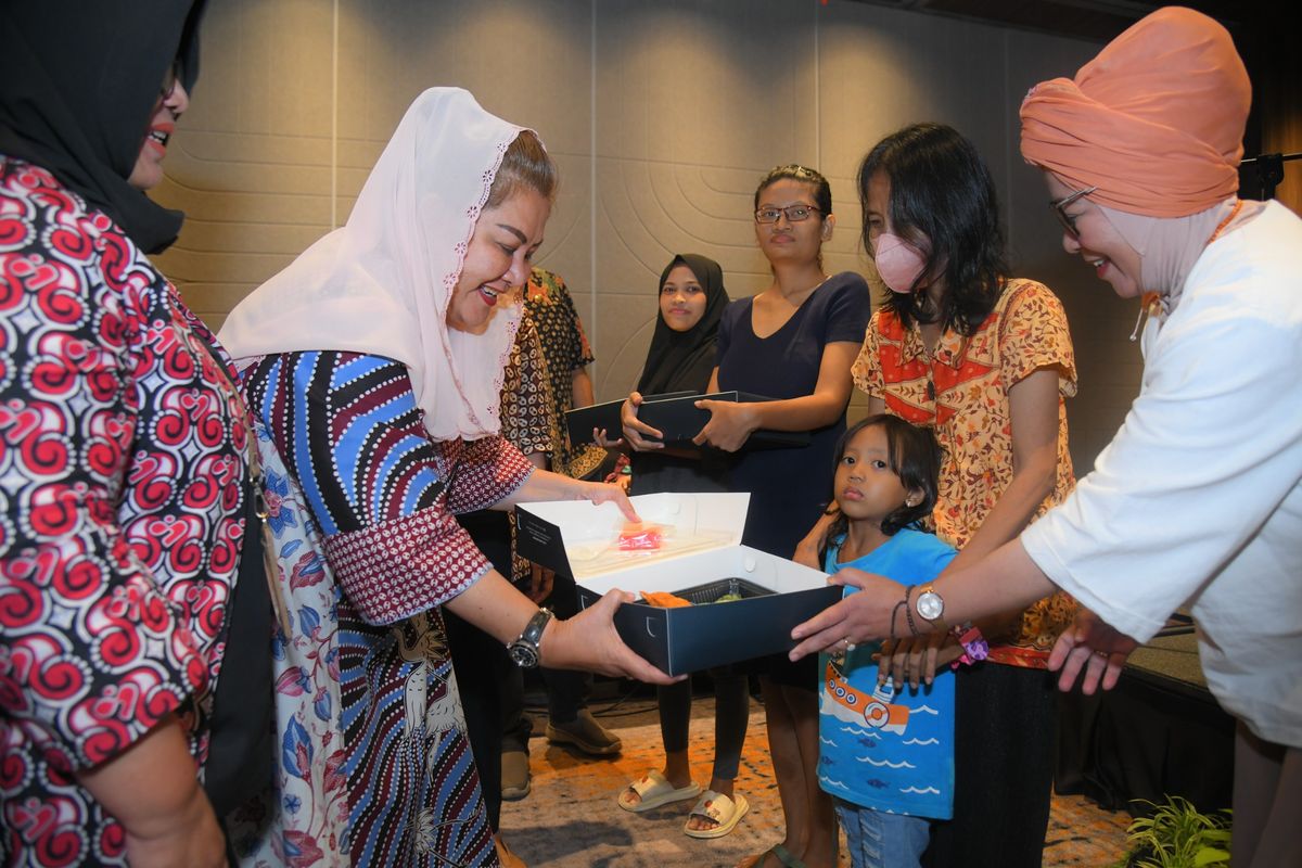 Wali Kota Semarang Hevearita Gunaryanti Rahayu saat memimpin kegiatan Pemberian Makanan Bergizi (PMB) untuk ibu hamil dan balita berat badan kurang di Hotel Aruss Kota Semarang, Selasa (16/1/2024).
