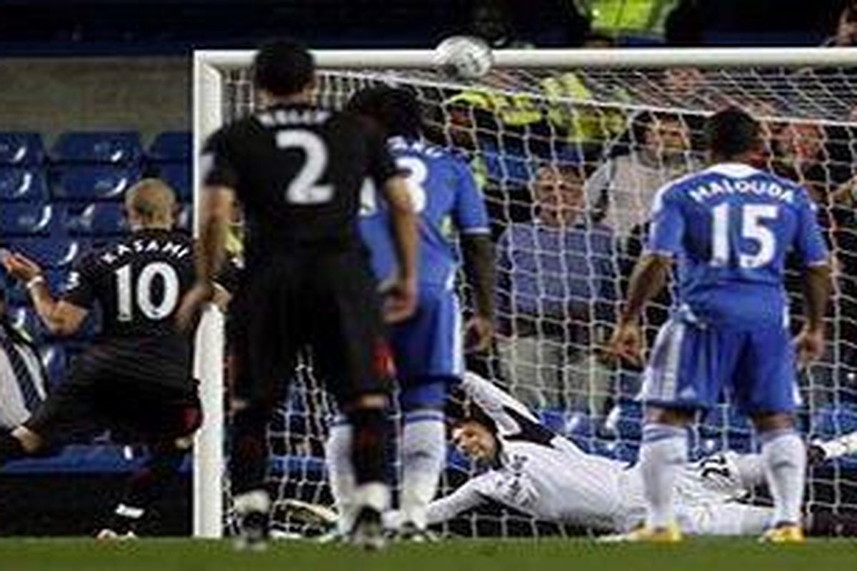 Kiper pengganti Chelsea, Ross Turnbull, sukses menggagalkan tendangan penalti pemain Chelsea, Pajtim Kasami, pada menit ke-48. Chelsea akhirnya menang 4-3 lewat adu penalti pada putaran ketiga Piala Carling, Rabu atau Kamis (22/9/2011) dini hari WIB.