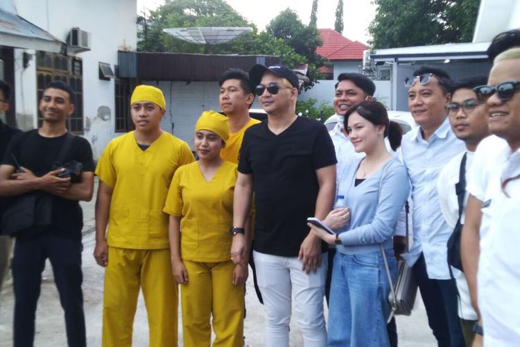 Tuntutan projek video klip “Jangan Menangis Lagi” dari Pasha dan Faladica, Wawali Kota Palu rela rambutnya dicat warna  kuning, Rabu (29/7/2020).