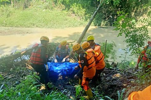 Pengendara Motor yang Jatuh dan Terseret Arus Sungai di Sragen Ditemukan Tewas