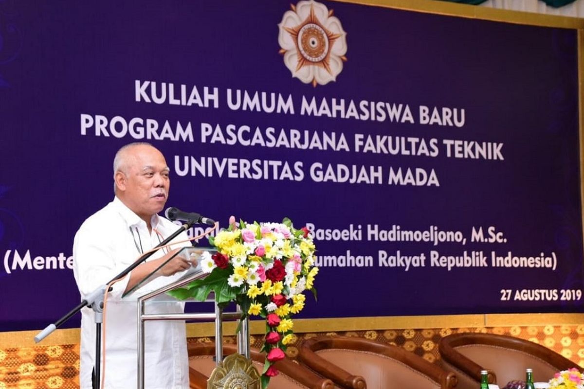 Menteri PUPR Basuki Hadimuljono saat memberikan kuliah umum mahasiswa baru Pascasarjana Fakultas Teknik Universitas Gadjah Mada (UGM), Yogyakarta, Selasa (27/8/2019).