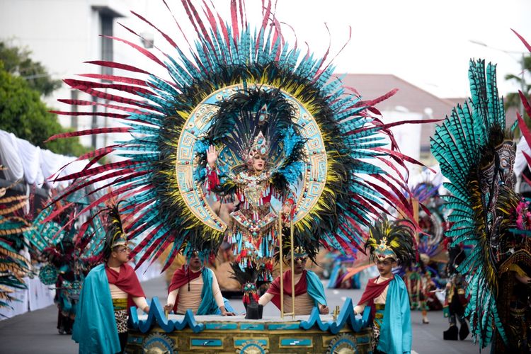 Tema   Jember Fashin Carnival tahun ini yakni Virtue Fantasy. namun harus ditunda karena penyebaran virus corona 