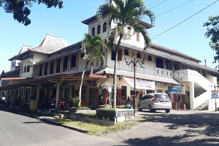 Suasana Pasar Pucangsawit Kecamatan Jebres, Solo, Jawa Tengah, Senin (4/4/2022).