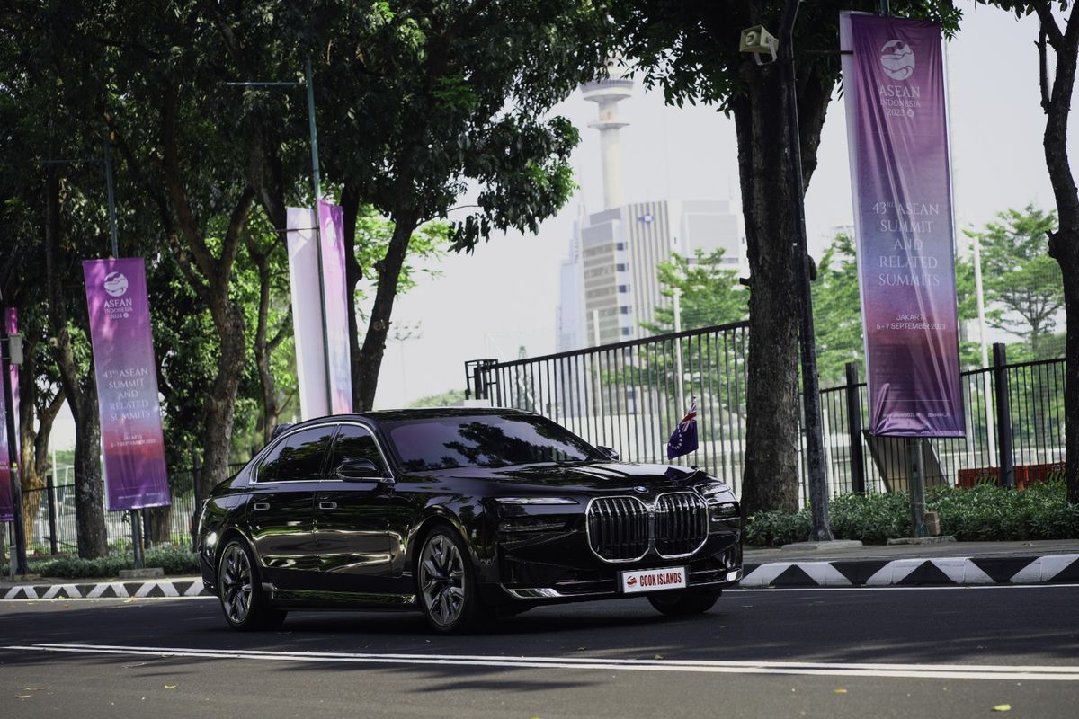 BMW Indonesia Dukung Perhelatan KTT ke-43 ASEAN PLUS 2023 Dengan BMW i7 Sebagai Sustainable Mobility Partner.