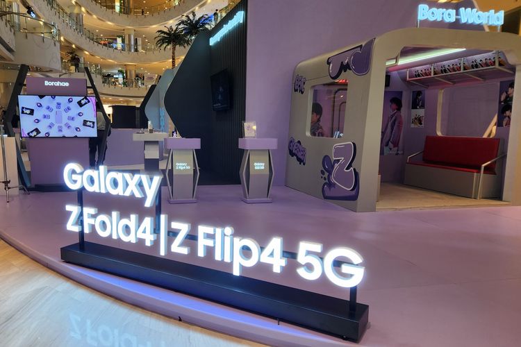 Samsung menggelar ajang penjualan perdana Galaxy Z Fold 4, Galaxy Z Flip 4, Galaxy Watch 5 Series, dan Galaxy Buds 2 Pro pada Jumat (2/9/2022 di Mal Central Park, Jakarta Barat.