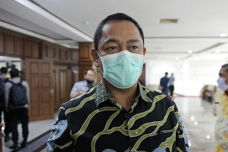 Wali Kota Semarang Hendrar Prihadi, saat menghadiri rapat yang dipimpin Ganjar Pranowo, di Gedung Gradika Bhakti Praja, Jumat (24/4/2020).
