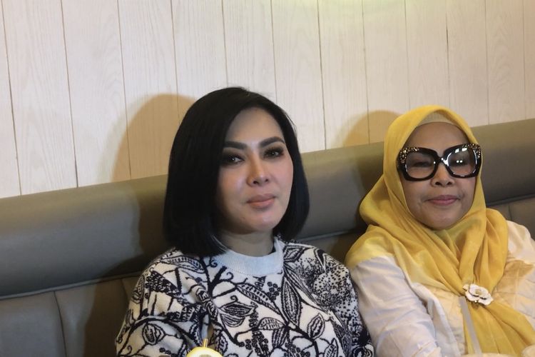 Syahrini saat jumpa pers dalam soft opening Resto Bu Cetar di kawasan Cipete, Jakarta Selatan, Minggu (15/12/2019).