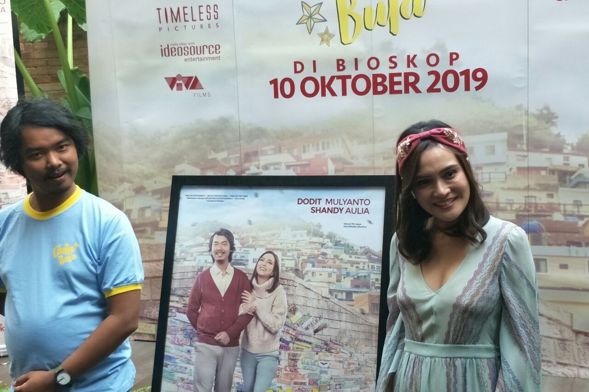 Dodit Mulyanto dan Shandy Aulia saat Rilis poster dan teaser film Cinta Itu Buta di kawasan Menteng, Jakarta Pusat, Kamis (29/8/2019).