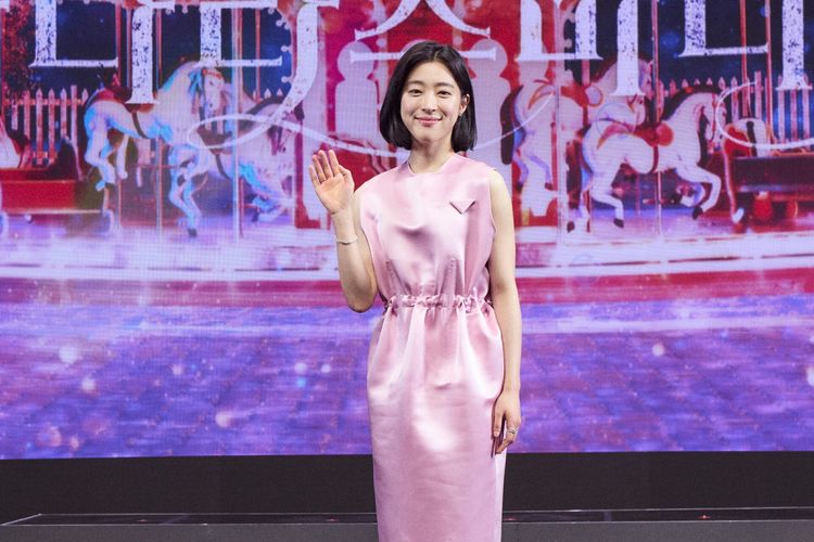 Aktris Korea Selatan, Choi Sung Eun saat konferensi pers virtual drama The Sound of Magic, Selasa (3/5/2022).