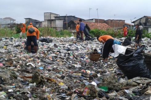 13 Tahun Warga Kampung Apung Buang Sampah di Pemakaman