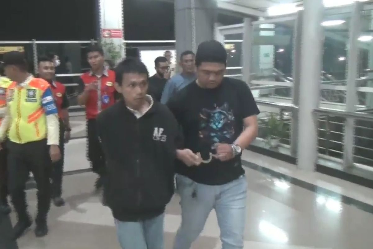 Seorang laki-laki berinisial IK (30) yang diduga melakukan pelecehan seksual ditangkap di Stasiun Buaran, Jakarta Timur, Jumat (14/7/2023) malam.