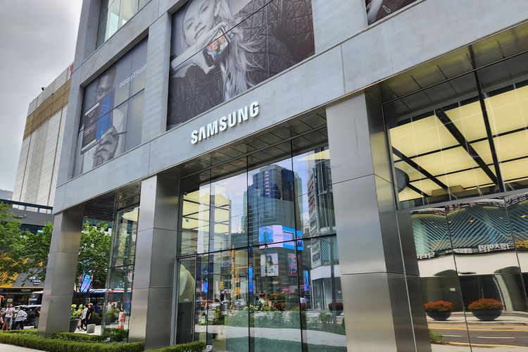 Di Samsung Gangnam flagship store, Army bisa mengikuti stamp rally, mencoba langsung Galaxy S26 Ultra, hingga membuat stiker kustom dengan dukungan Galaxy AI.
